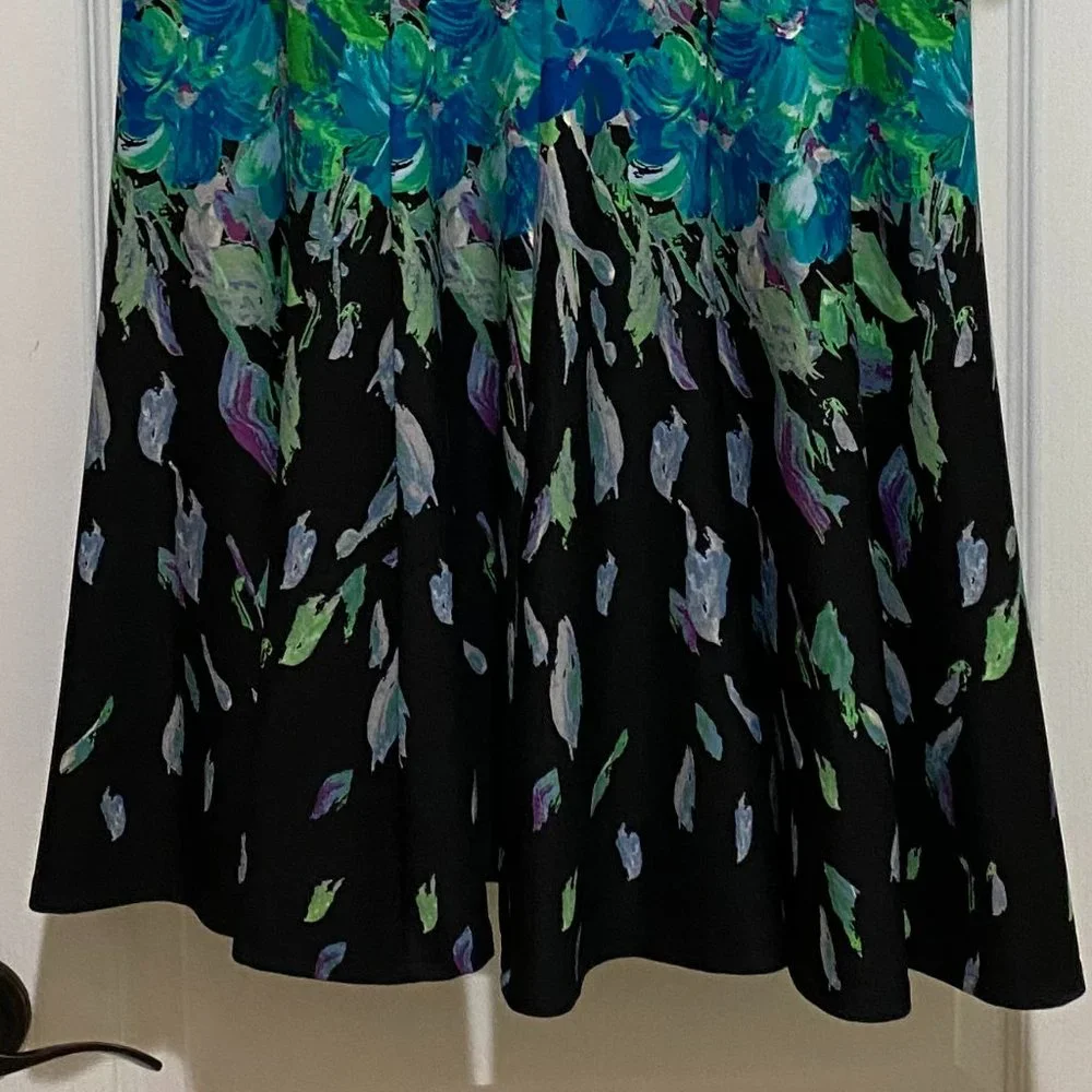 NWT Scuba Fit & Flare Dress Floral Back Zip Blue Black size 16 - Picture 4 of 14